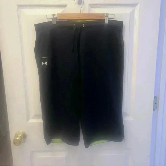 Under Armour men’s black shorts w a trim of lime green - Picture 1 of 5